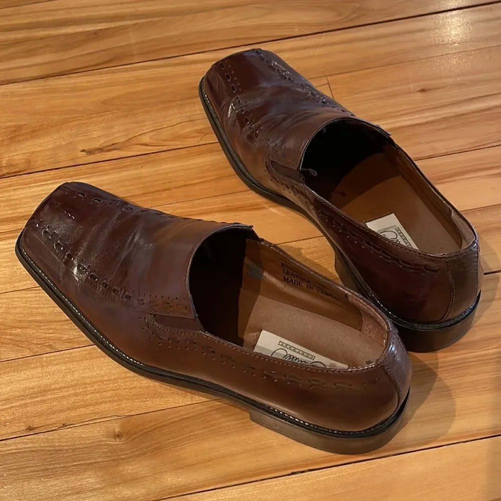Fratelli deep burnished brown woven accent slip on leather loafers. Size 10.